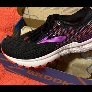 Brooks Running Shoe 8 b